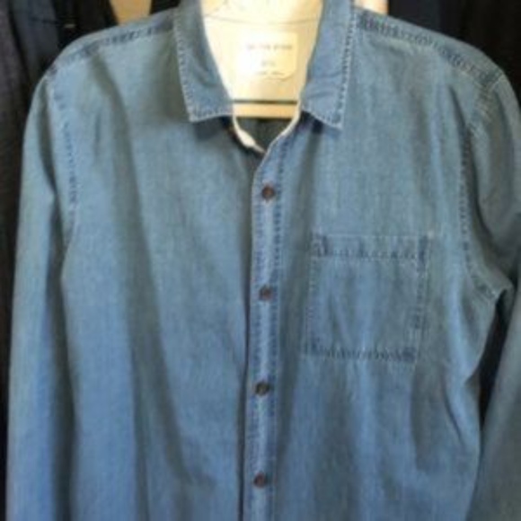 On The Byas Charmbry  Button Down  Shirt NWOT - Picture 2 of 8